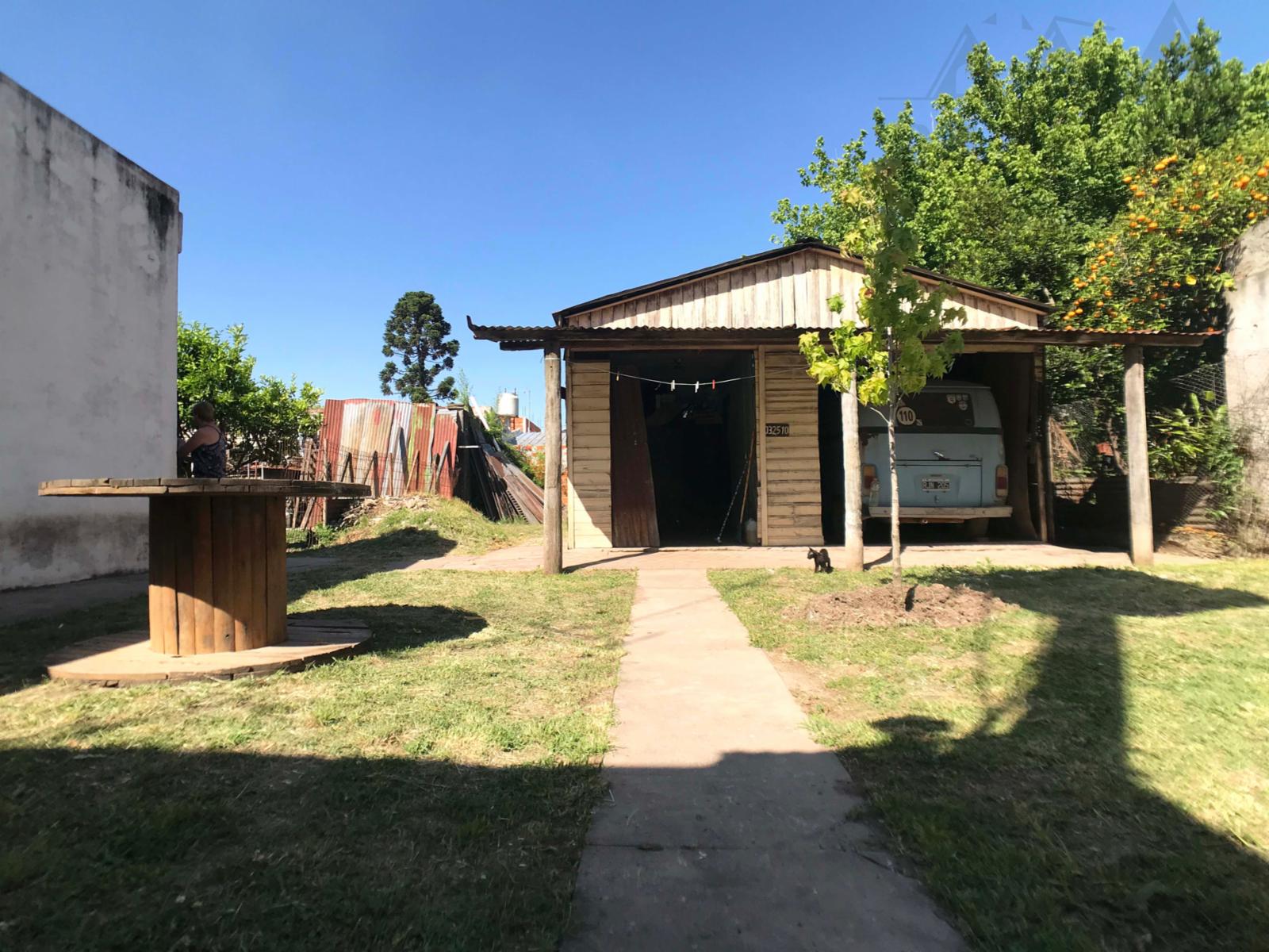 Lote de 300 m2. con departamento a 400 m. de avenida H. Yrigoyen y Monteverde. — foto 10