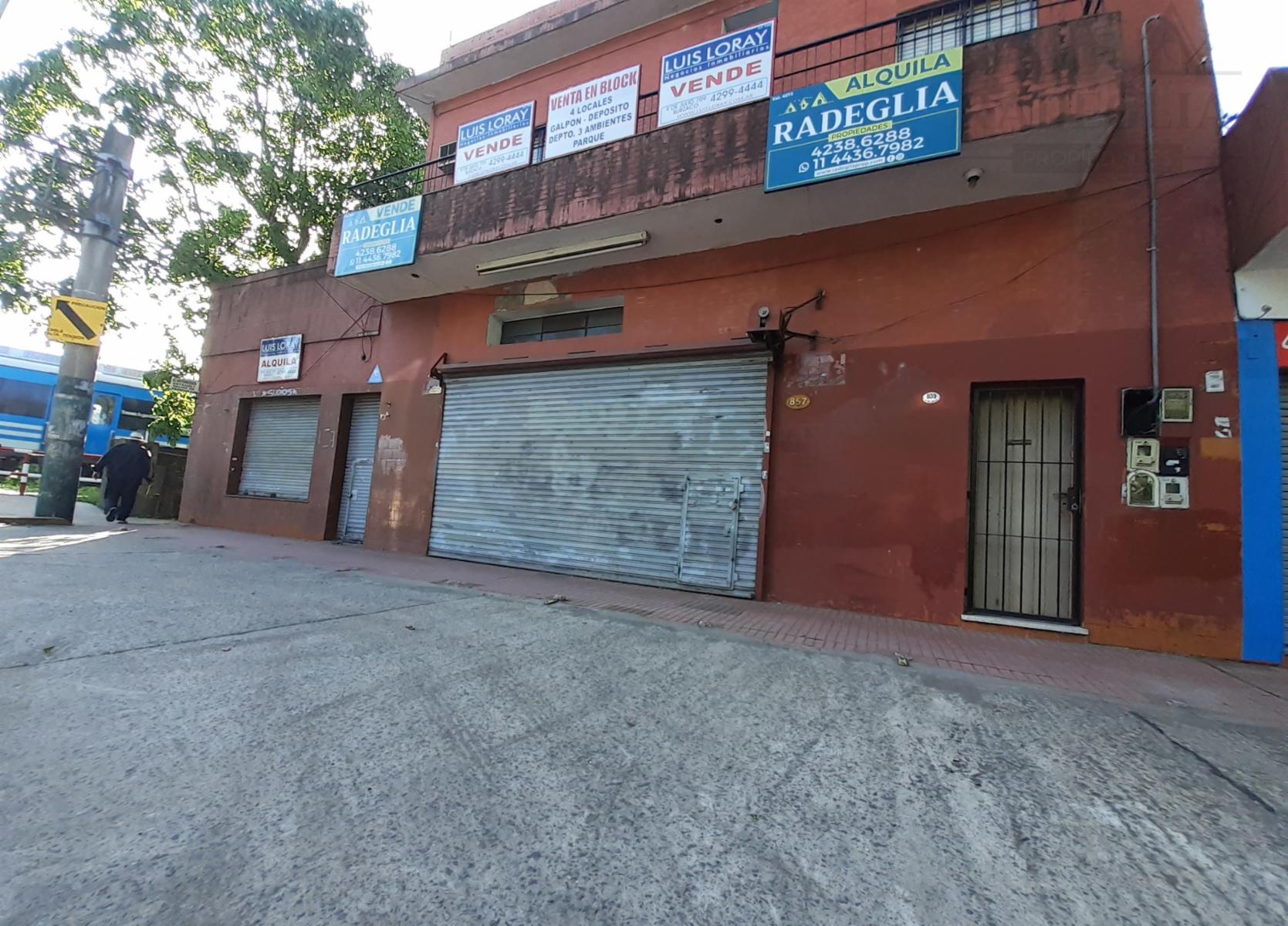 Venta en block, locales, vivienda y depósito sobre 9 de Julio. Zona céntrica.