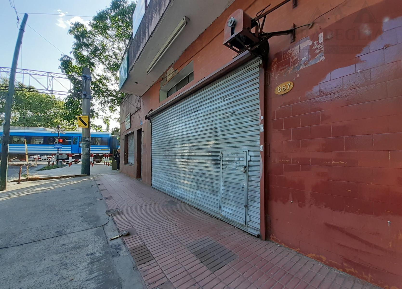 Local comercial sobre 9 de Julio importante tráfico de gente. - 2