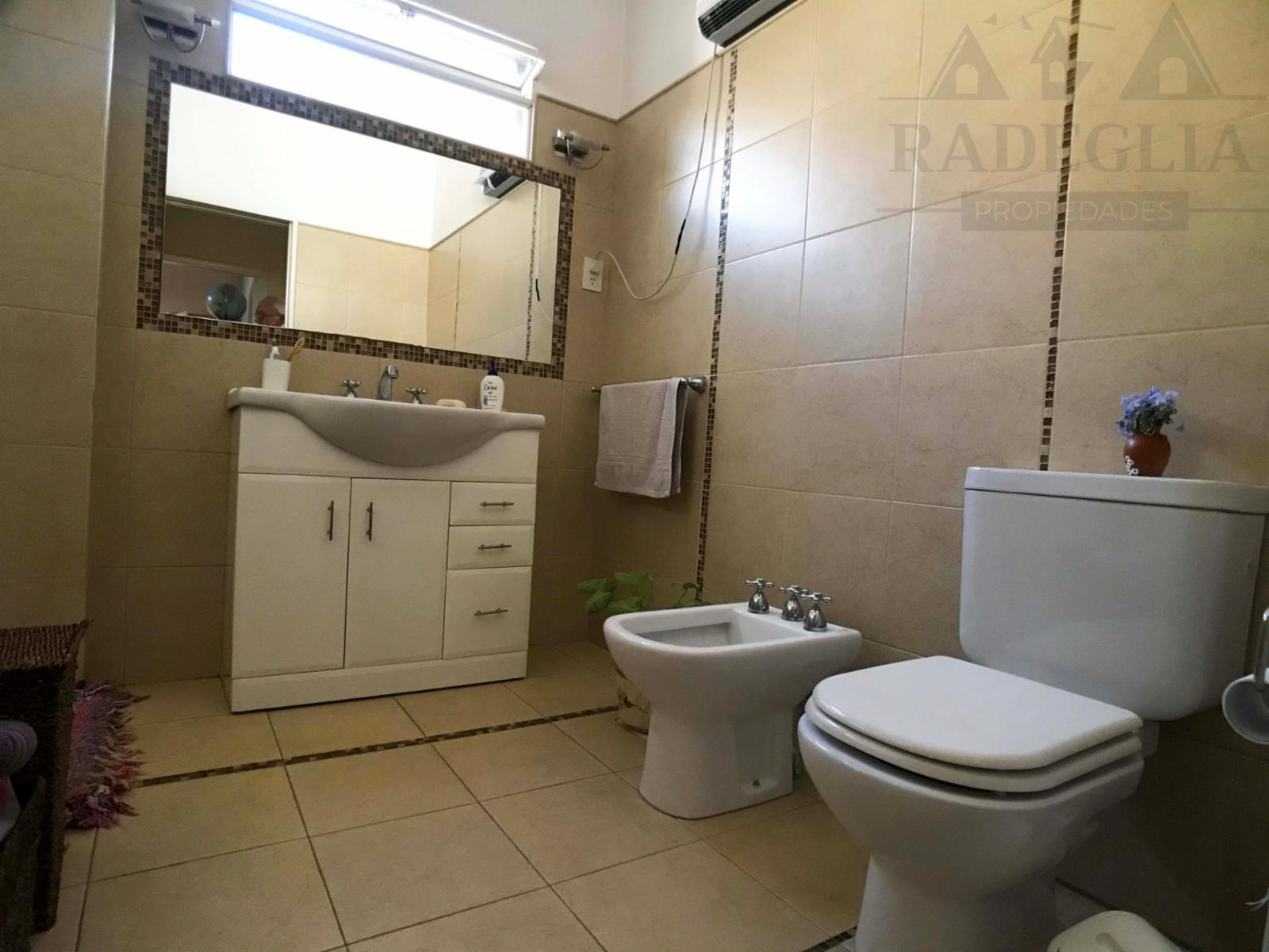 Chalet para dos familias ubicado a doscientos metros de Av. Espora — foto 11