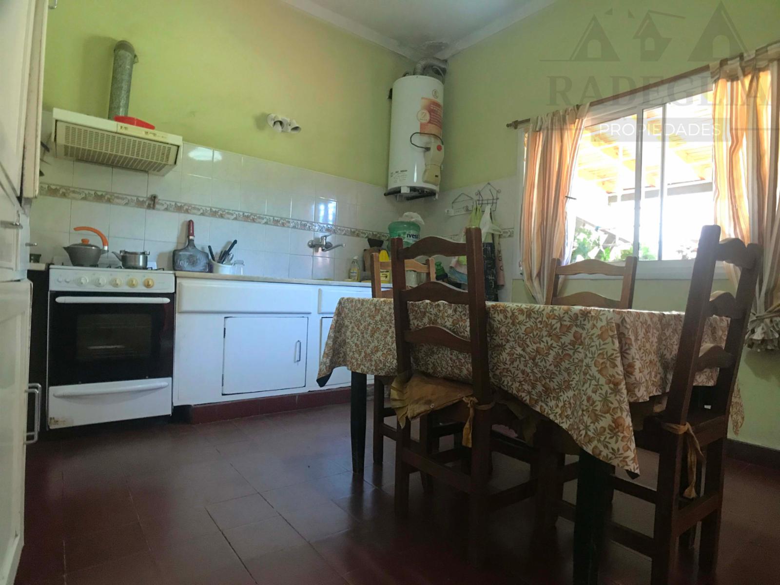 EXCELENTE OPORTUNIDAD - Casa con gran lote - Roca 1338, Burzaco. — foto 4