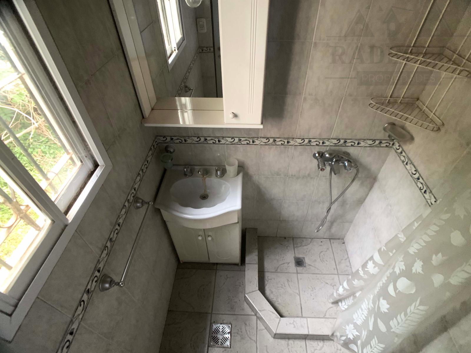 Chalet en muy buen estado - Carlos Diehl 2050, Longchamps. — foto 12