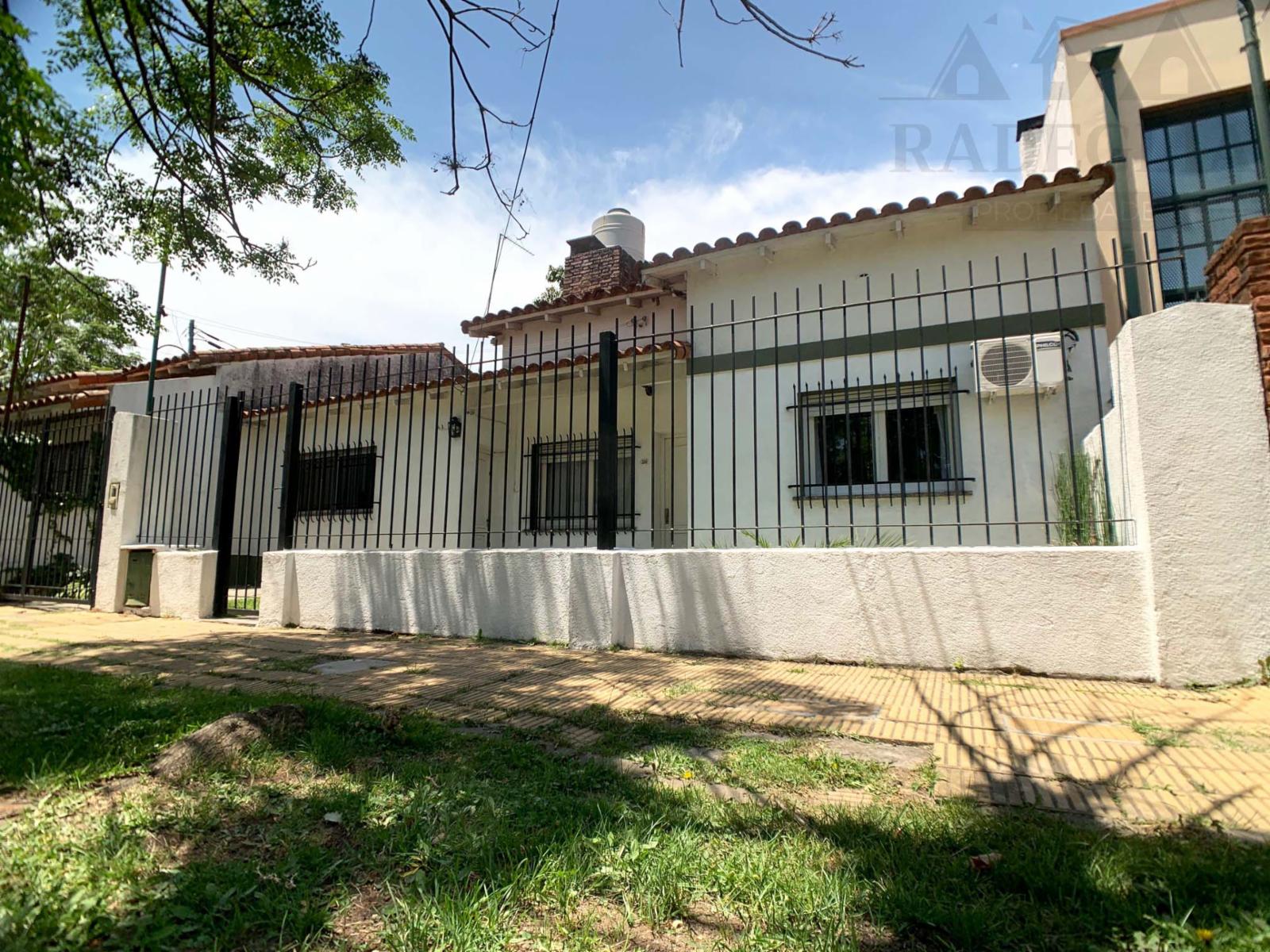 Chalet inmaculado en barrio residencial
