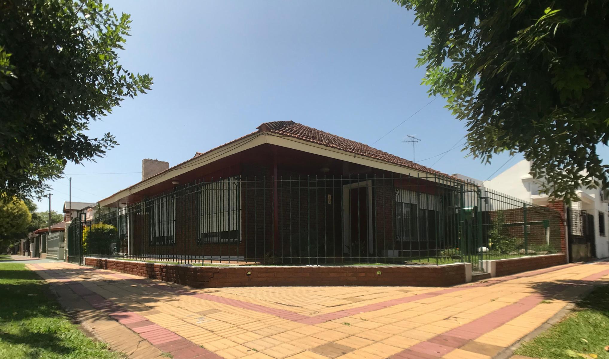 Chalet 3 amb. en esquina, muy buen estado - Burzaco — foto 2