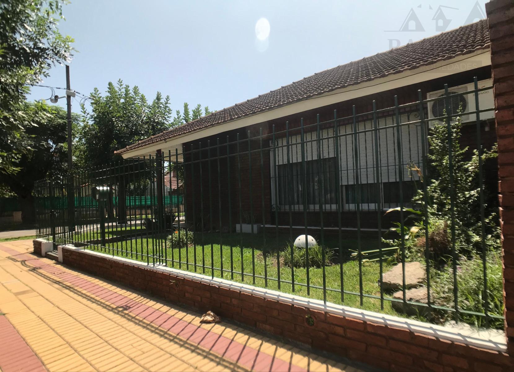 Chalet 3 amb. en esquina, muy buen estado - Burzaco — foto 9
