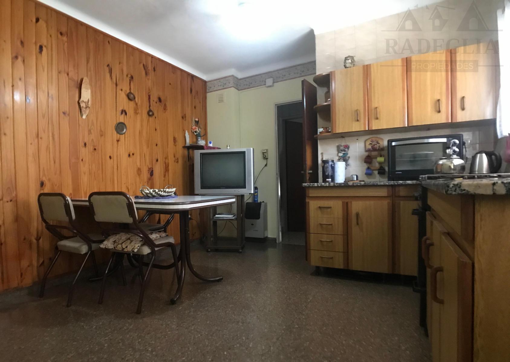 Chalet 3 amb. en esquina, muy buen estado - Burzaco — foto 12