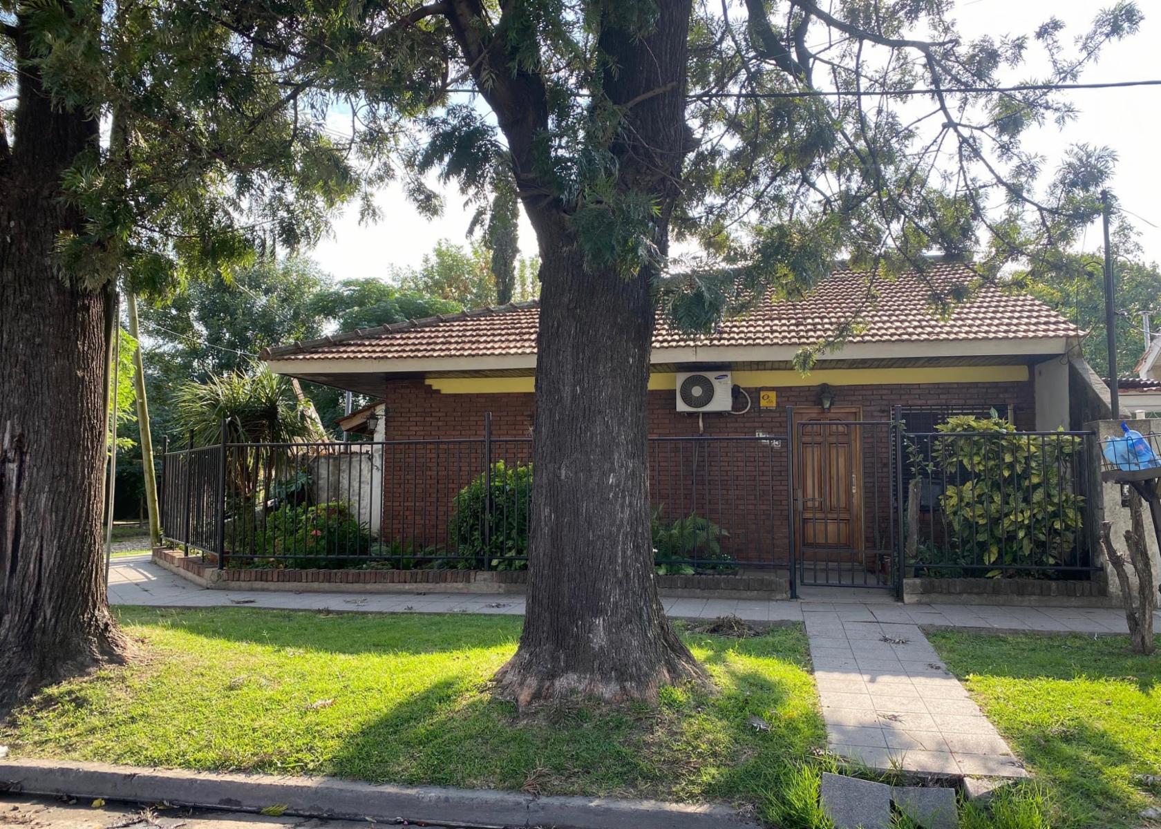 Chalet en esquina en calle Asamblea - a 5 cuadras de Av. Yrigoyen. — foto 3