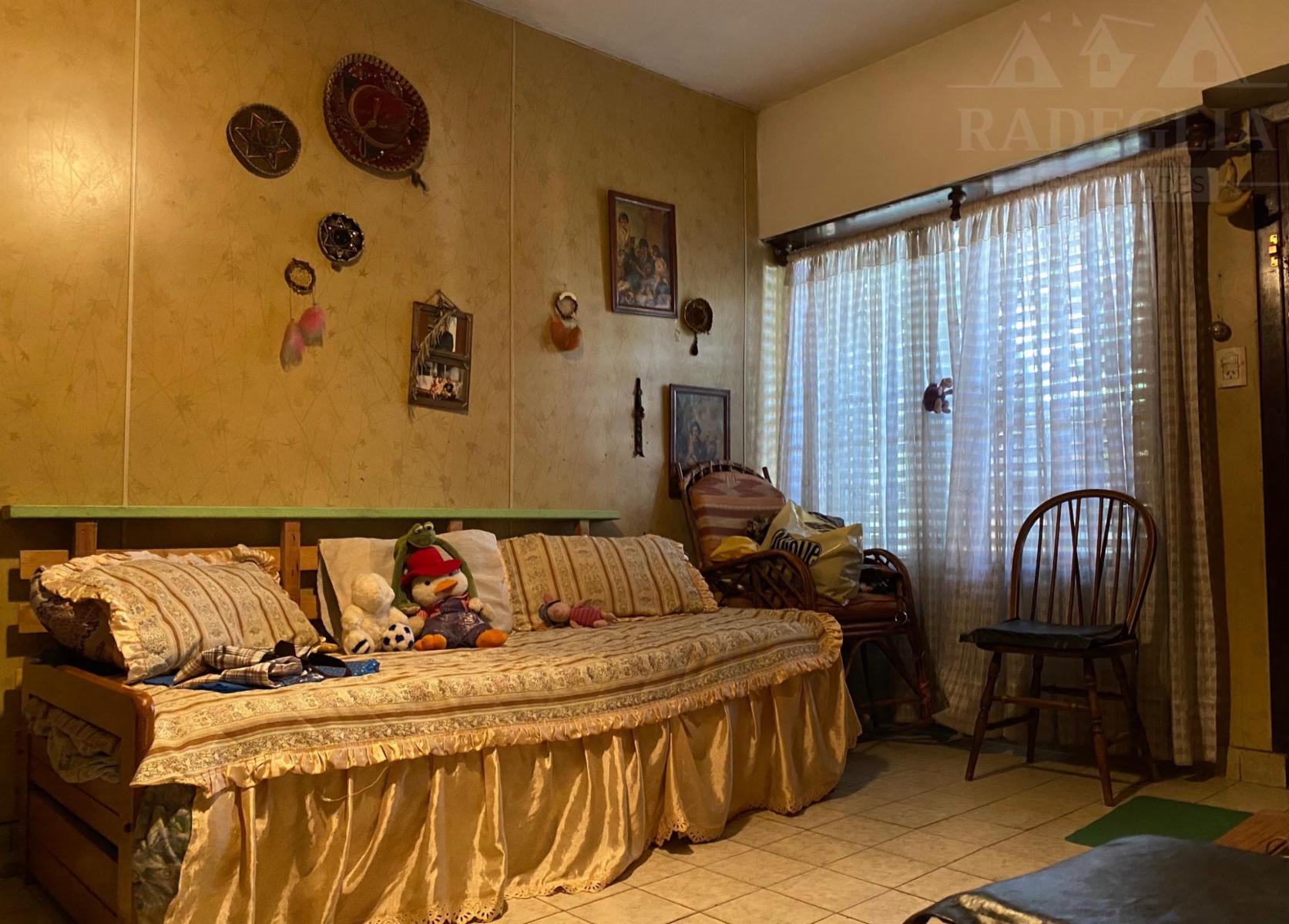 Chalet en esquina en calle Asamblea - a 5 cuadras de Av. Yrigoyen. — foto 4