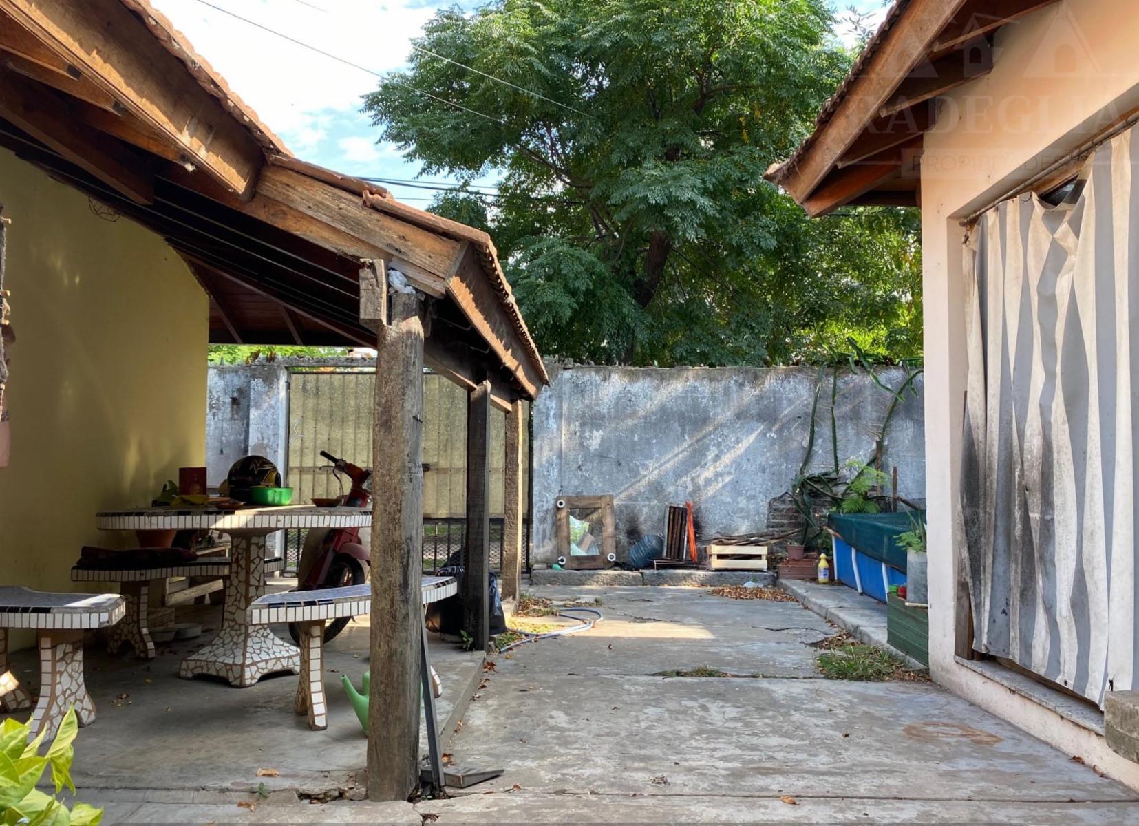 Chalet en esquina en calle Asamblea - a 5 cuadras de Av. Yrigoyen. — foto 11