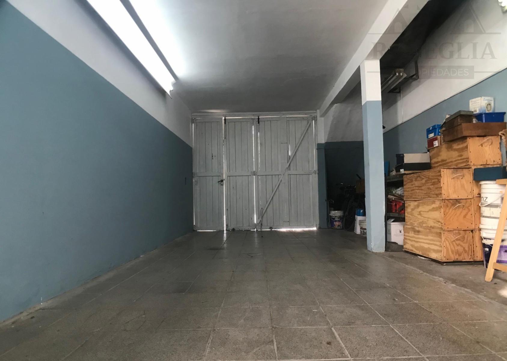 Galpón ubicado 100 mts de Cap. Fragata Moyano ( Seguí) y Av. H. Yrigoyen - Adrogué - 2