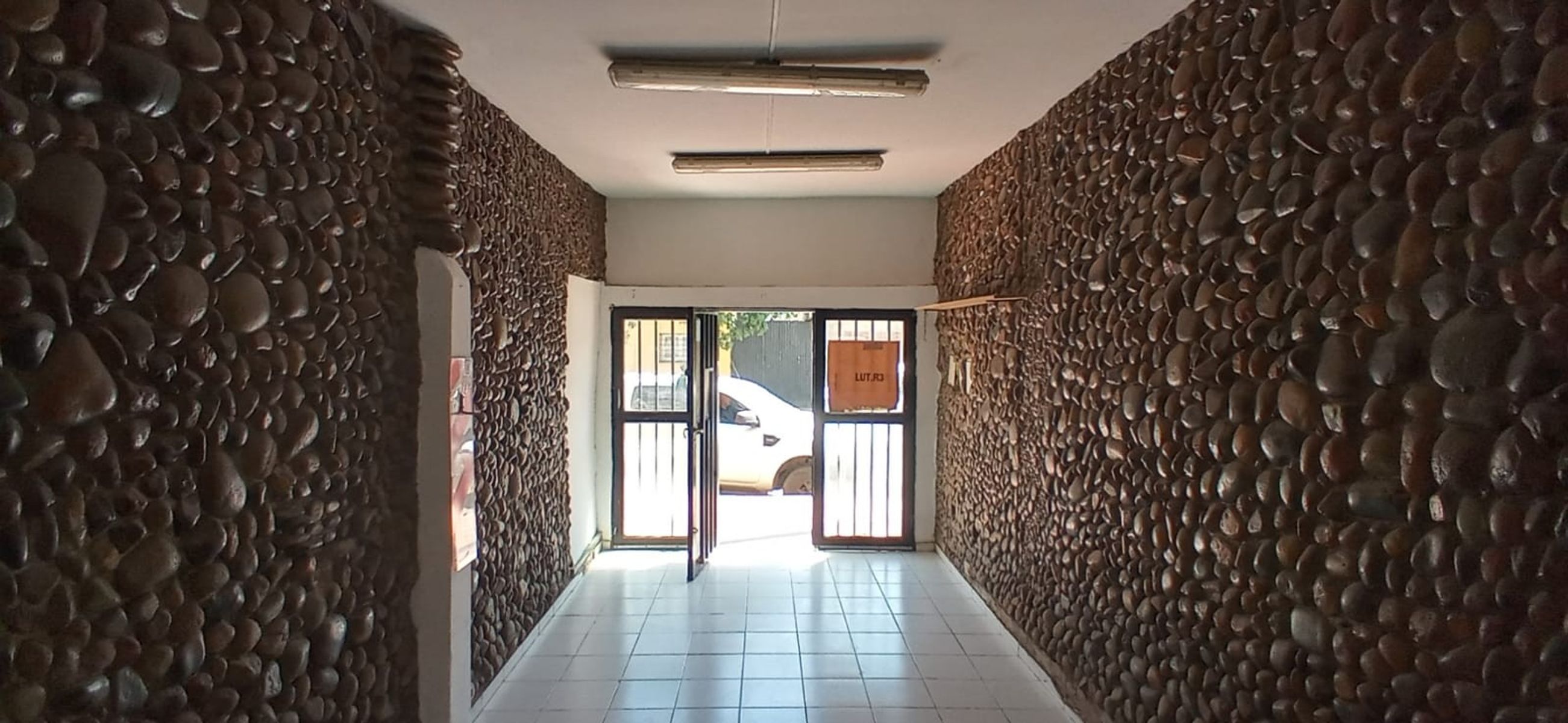 DORREGO Ubicadísimo Lamadrid Dorrego 90 m2 totales $ 320.000 IMPERIO INMOBILIARIA Mza - 1