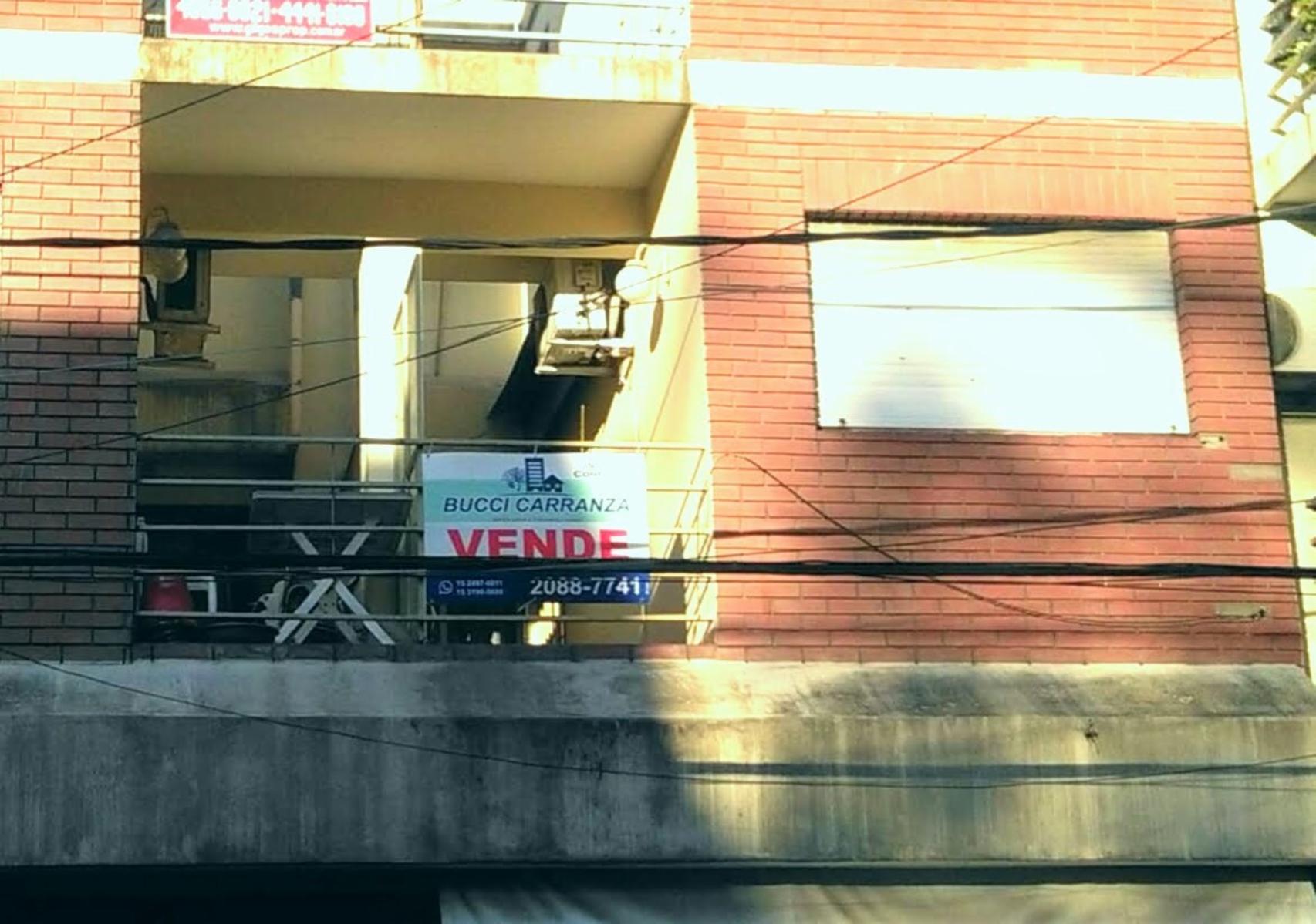 Departamento RETASADO en muy linda zona , cerca de todo en pleno centro de Ramos Mejia, muy cómodo en 1° Piso al frente , muy buen estado de conservación, EXCELENTE PROPIEDAD — foto 3