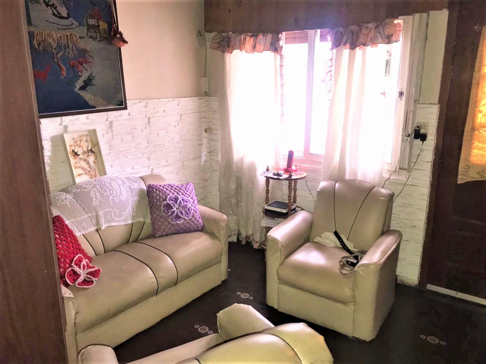 CASA AL FRENTE DE TRES AMBIENTES, MAS UN DEPARTAMENTO DE DOS AMBIENTES, SON 2 UNIDADES FUNCIONALES JUNTAS…. IDEAL DOS FAMILIAS O FAMILIA NUMEROSA — foto 2