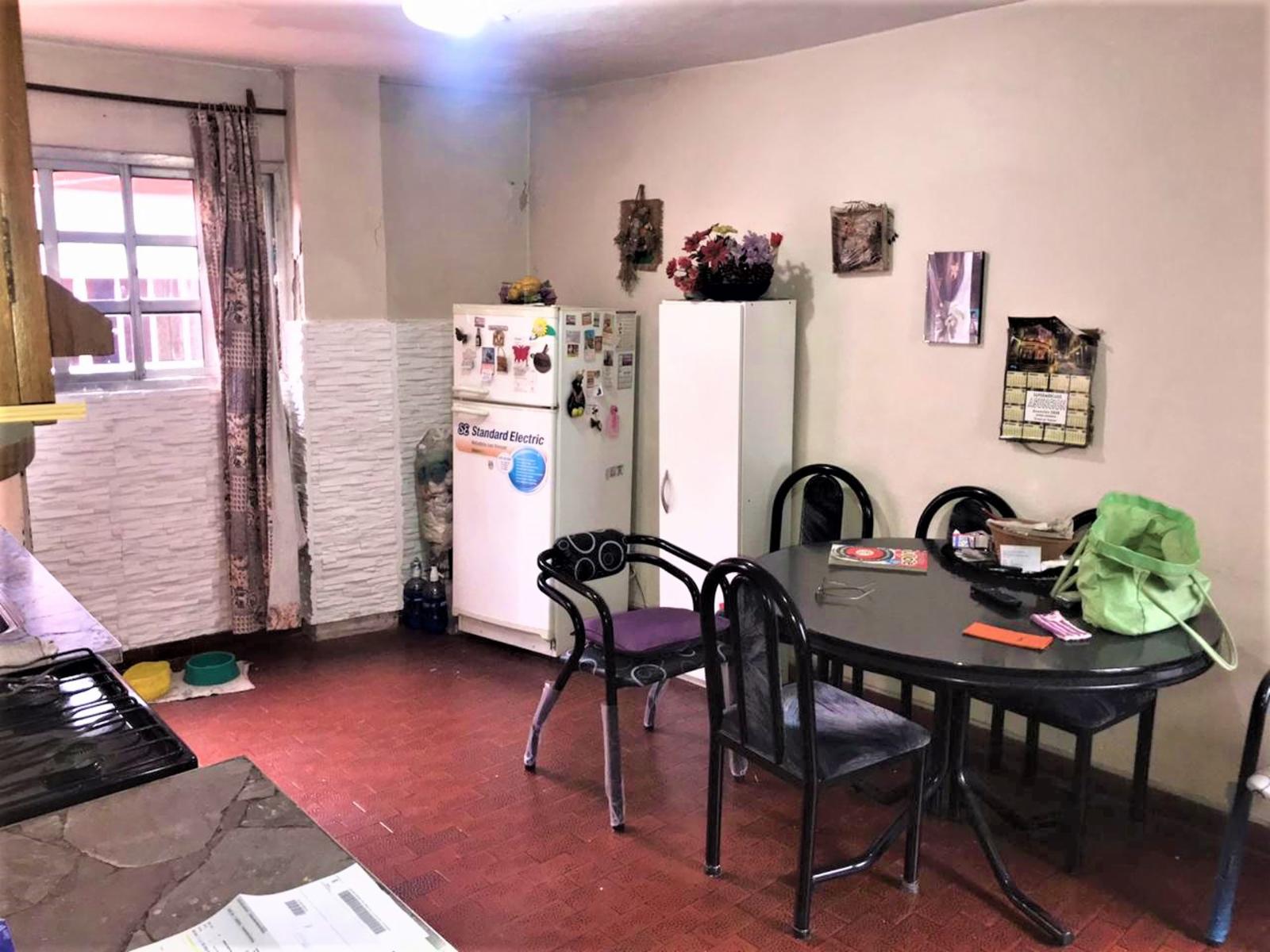 CASA AL FRENTE DE TRES AMBIENTES, MAS UN DEPARTAMENTO DE DOS AMBIENTES, SON 2 UNIDADES FUNCIONALES JUNTAS…. IDEAL DOS FAMILIAS O FAMILIA NUMEROSA — foto 9