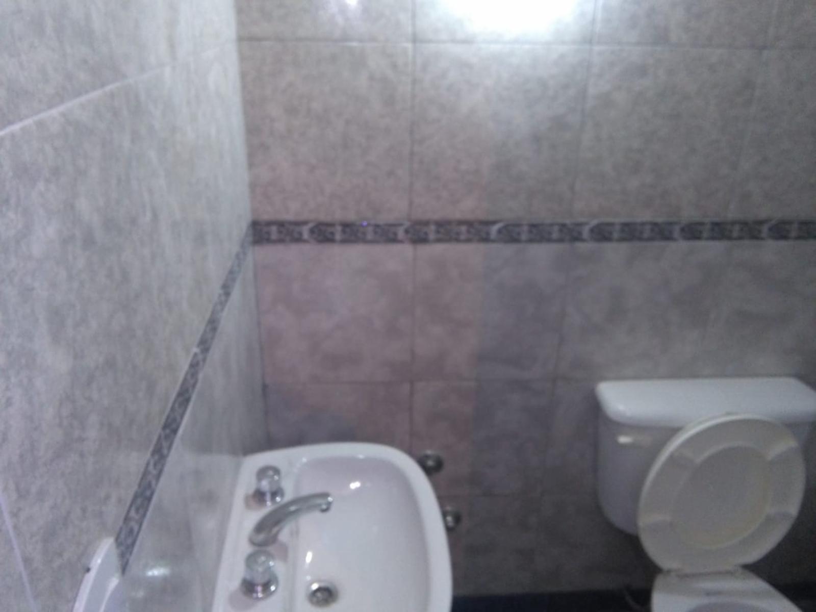 Departamento de un ambiente amplio, en 1° piso en Paso del Rey — foto 7