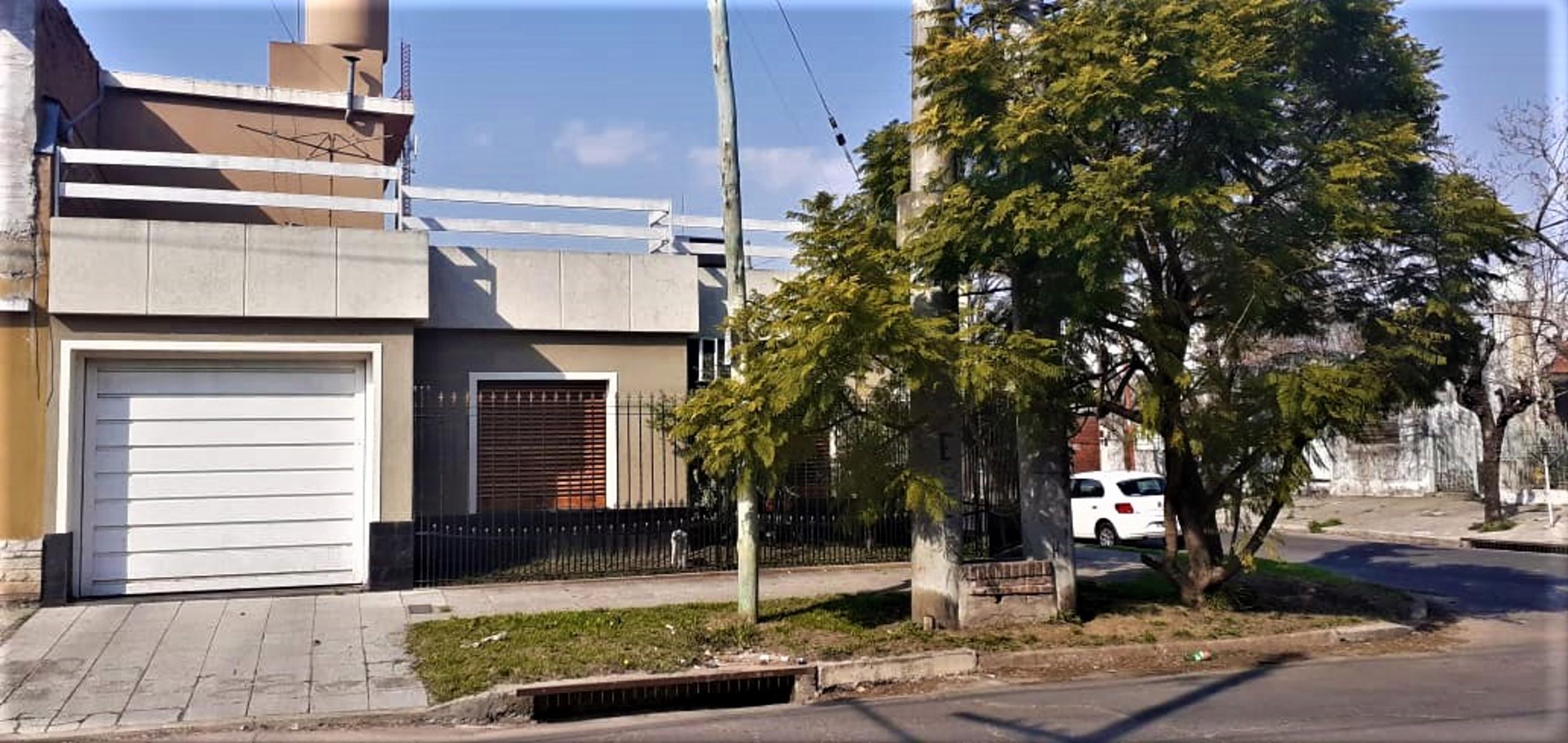 CASA EN ESQUINA DE TRES AMBIENTES EN SAN JUSTO — foto 2