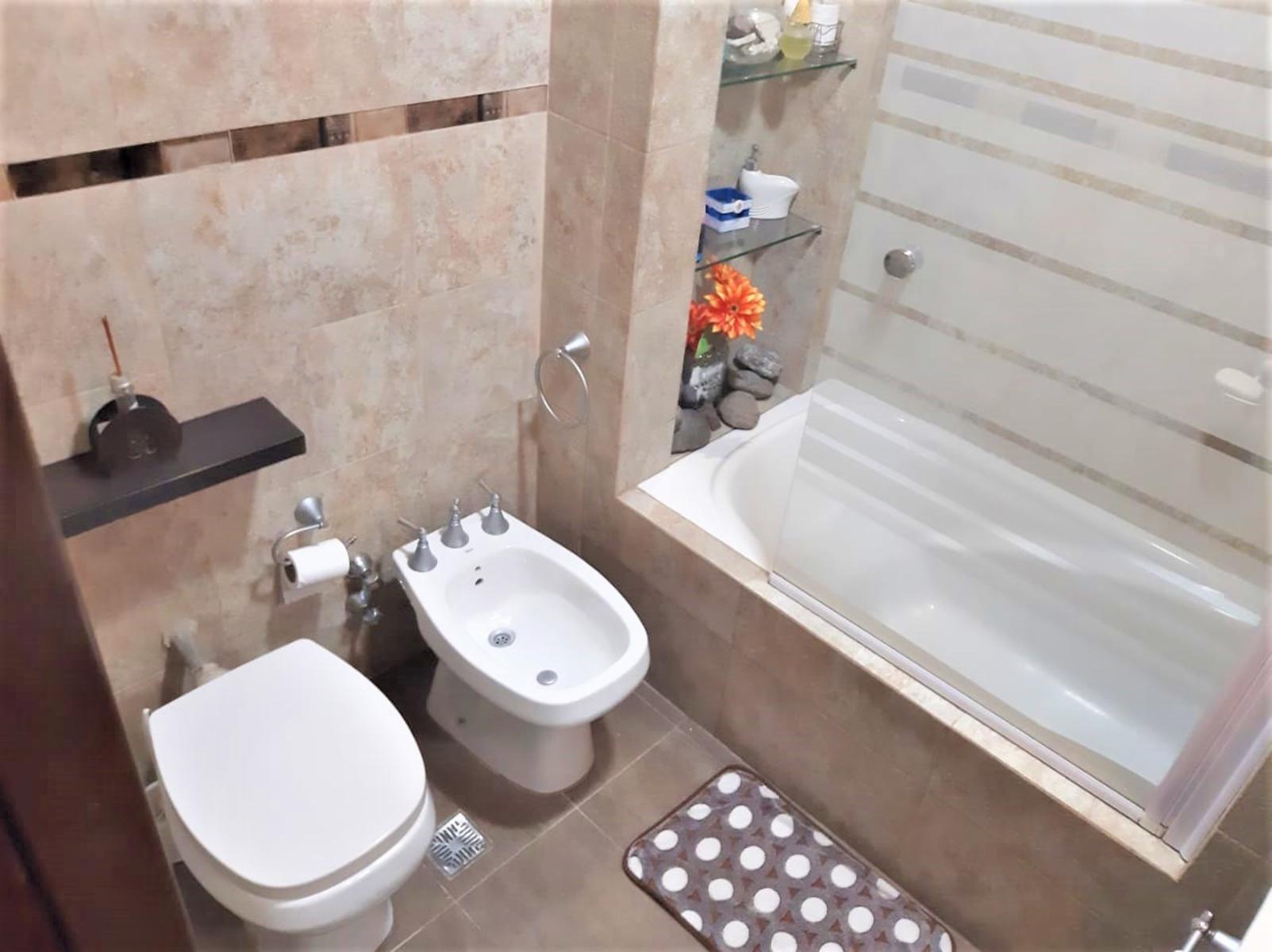 CASA EN ESQUINA DE TRES AMBIENTES EN SAN JUSTO — foto 8