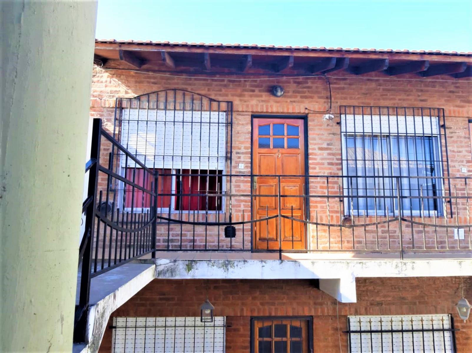 DEPARTAMENTO DE DOS AMBIENTES Y MEDIO EN EL CORAZÓN DE VILLA LUZURIAGA — foto 2