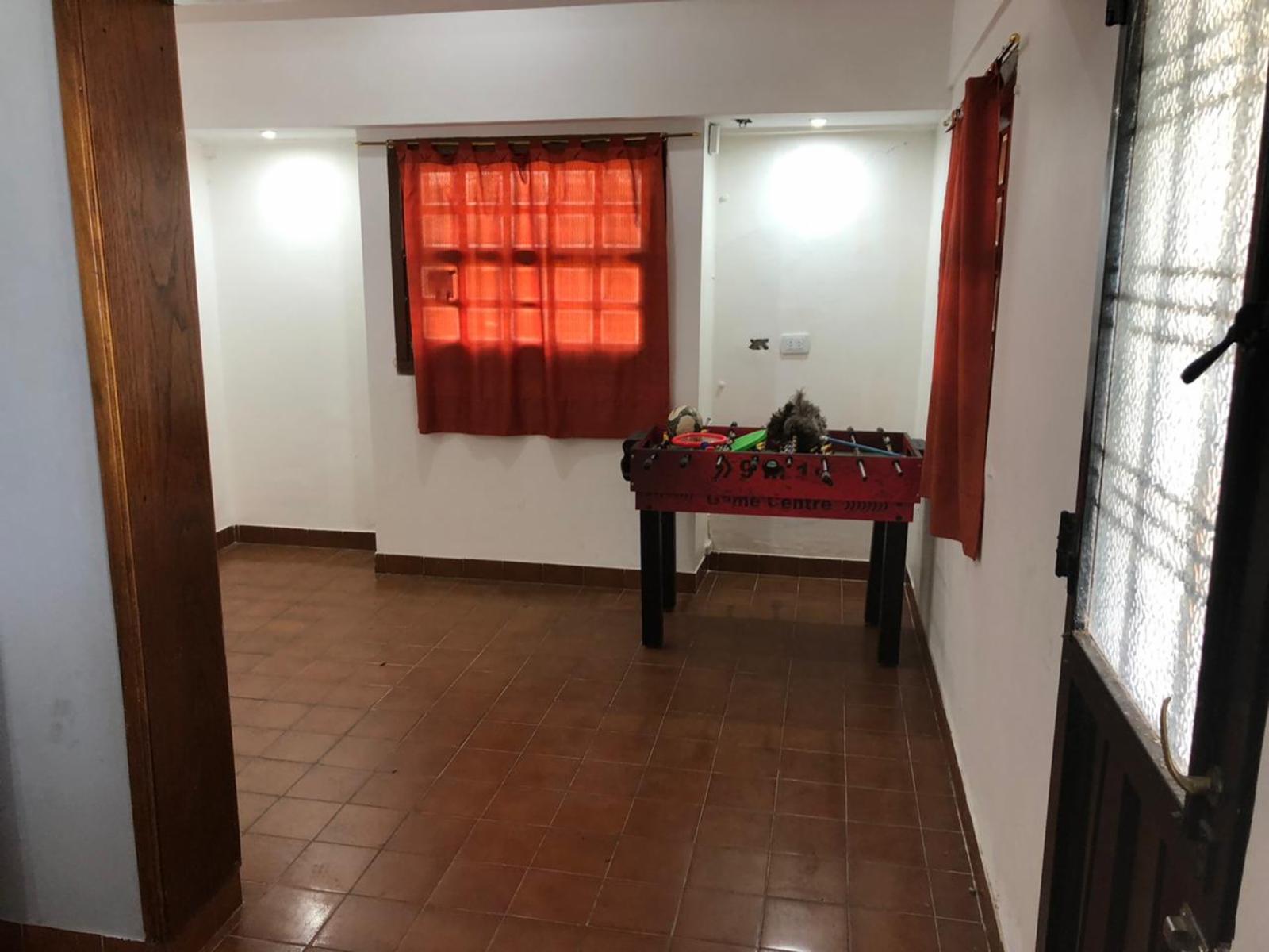 Casa estilo abovedada en Ituzaingo Norte de 4 ambientes con cochera para varios autos — foto 4