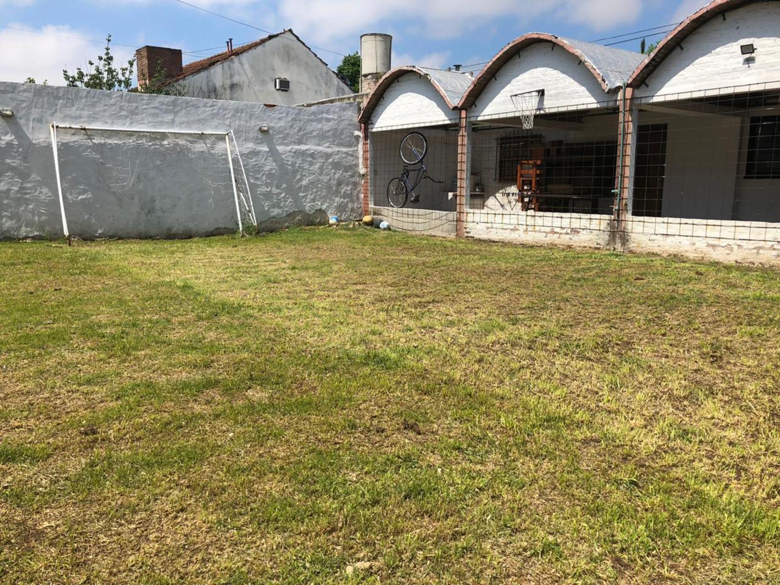 Casa estilo abovedada en Ituzaingo Norte de 4 ambientes con cochera para varios autos — foto 14