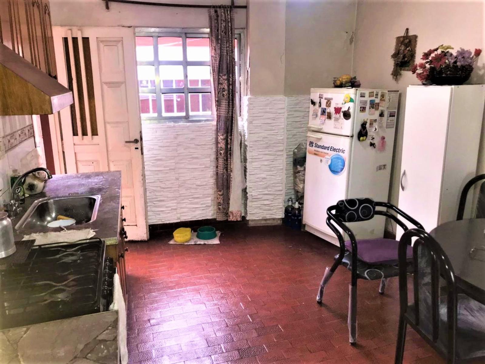 CASA AL FRENTE DE 3 AMBIENTES + UN DEPARTAMENTO DE 2 AMBIENTES U$D 40.000 y Cuotas — foto 2