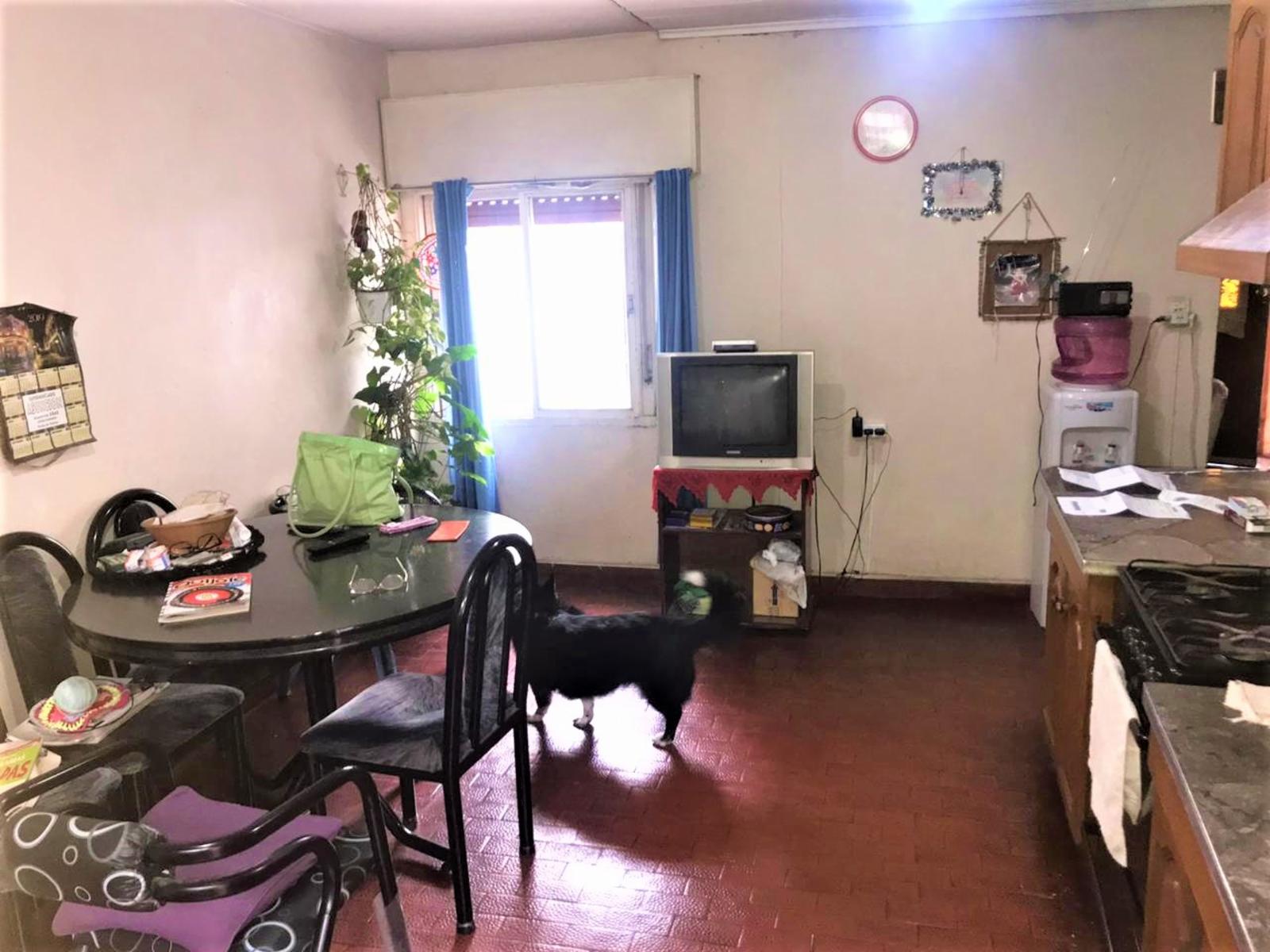 CASA AL FRENTE DE 3 AMBIENTES + UN DEPARTAMENTO DE 2 AMBIENTES U$D 40.000 y Cuotas — foto 3