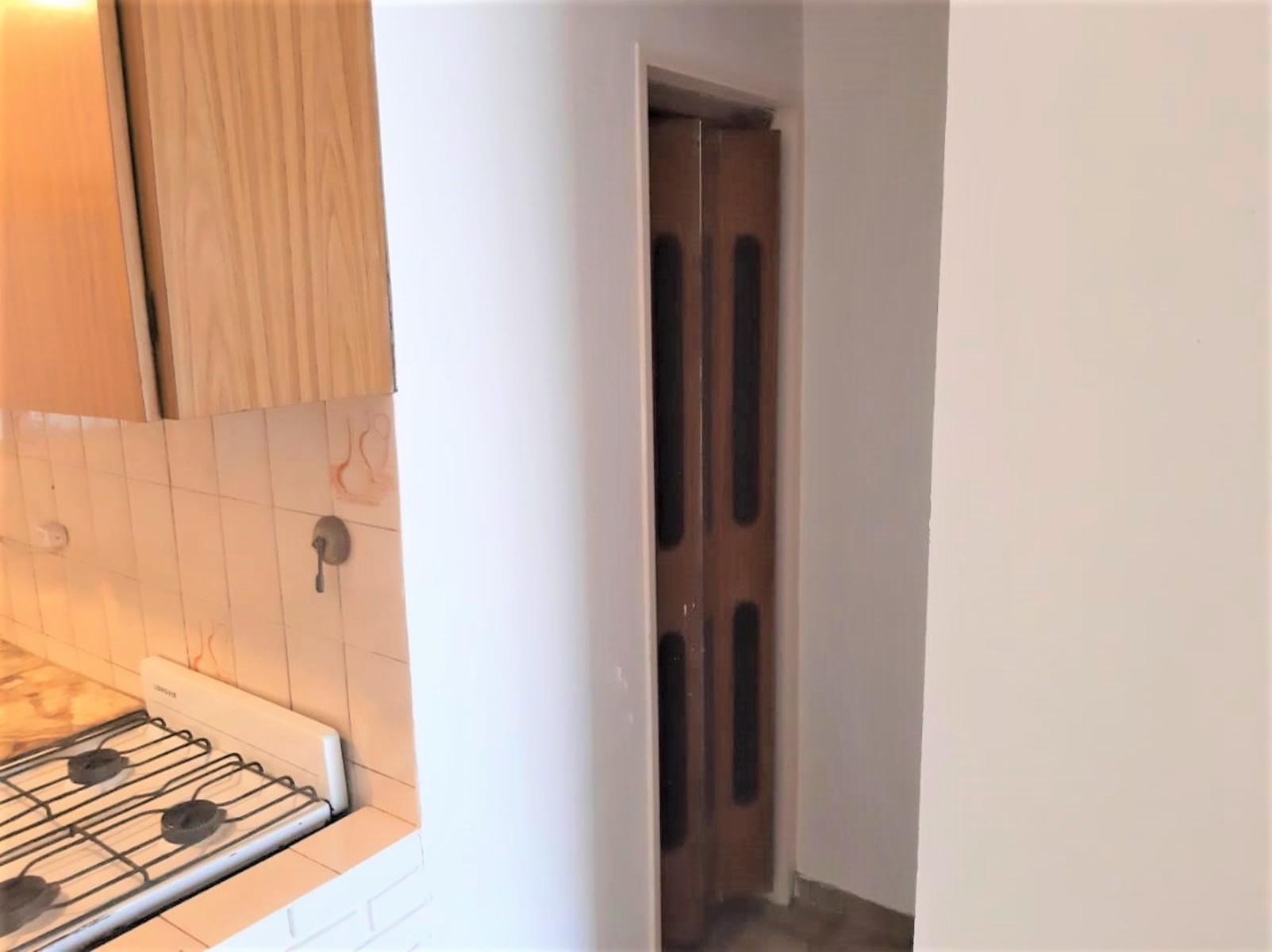 DUPLEX, PH EN VENTA DE 2 AMBIENTES COMODOS, EN 2 PLANTAS Y CON PEQUEÑO PATIO EN VILLA LUZURIAGA. RETASADO — foto 3