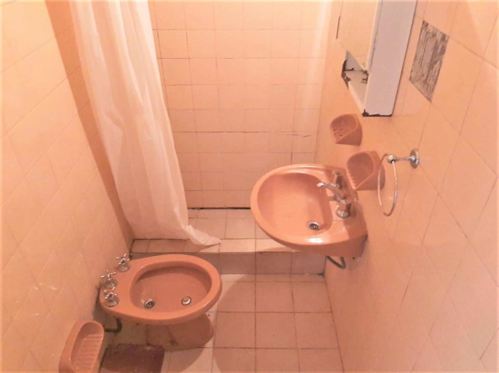 DUPLEX, PH EN VENTA DE 2 AMBIENTES COMODOS, EN 2 PLANTAS Y CON PEQUEÑO PATIO EN VILLA LUZURIAGA. RETASADO — foto 6