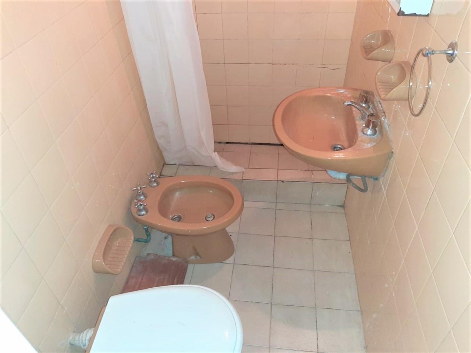DUPLEX, PH EN VENTA DE 2 AMBIENTES COMODOS, EN 2 PLANTAS Y CON PEQUEÑO PATIO EN VILLA LUZURIAGA. RETASADO — foto 7