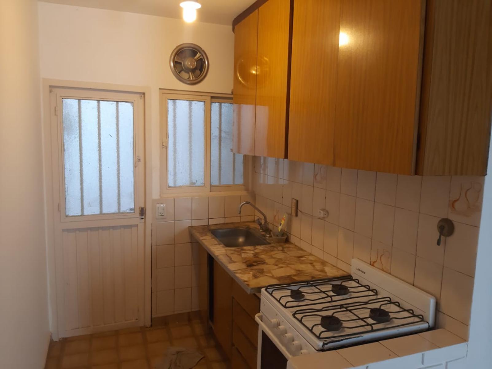 DUPLEX, PH EN VENTA DE 2 AMBIENTES COMODOS, EN 2 PLANTAS Y CON PEQUEÑO PATIO EN VILLA LUZURIAGA. RETASADO — foto 8