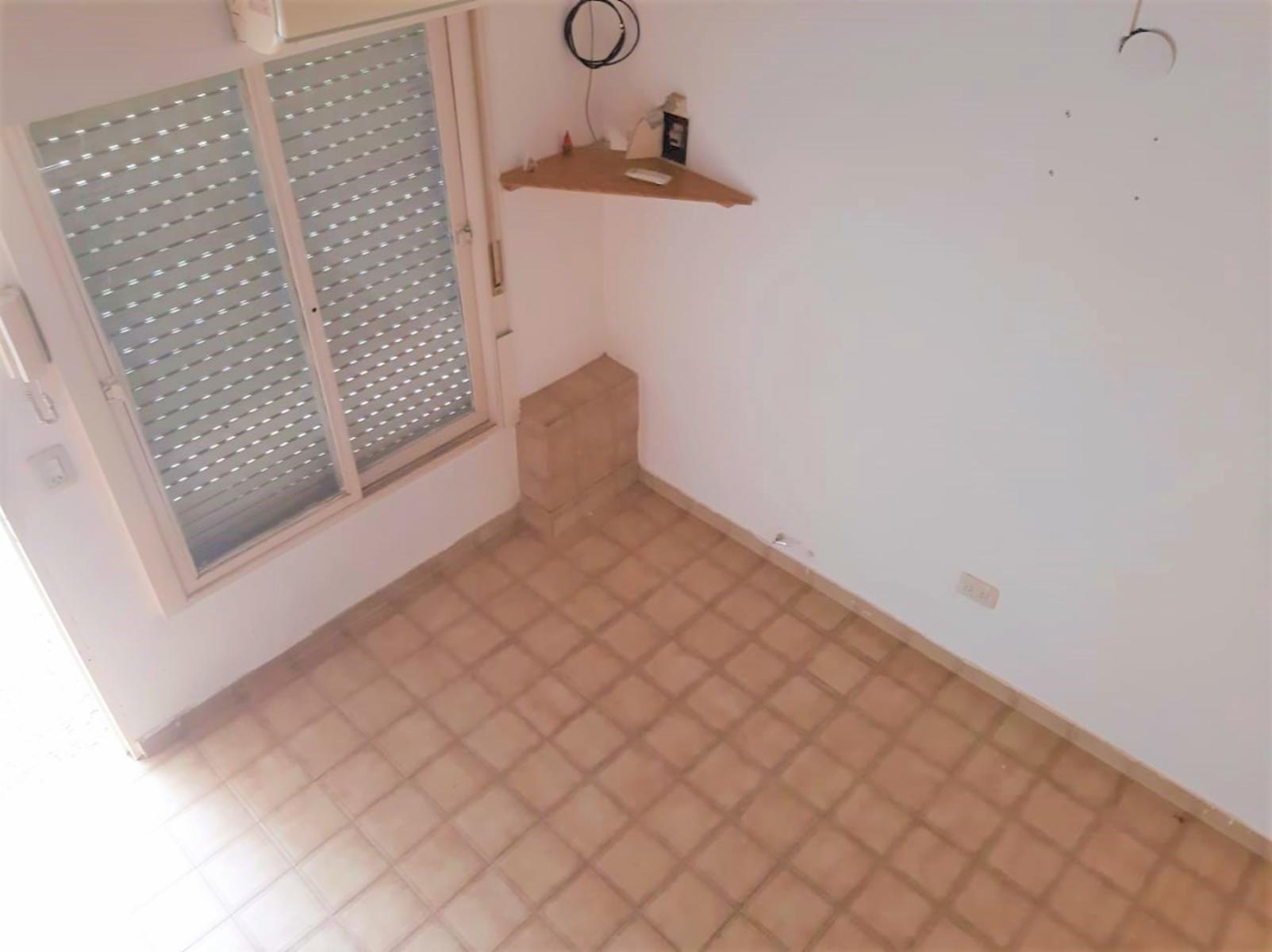DUPLEX, PH EN VENTA DE 2 AMBIENTES COMODOS, EN 2 PLANTAS Y CON PEQUEÑO PATIO EN VILLA LUZURIAGA. RETASADO — foto 9