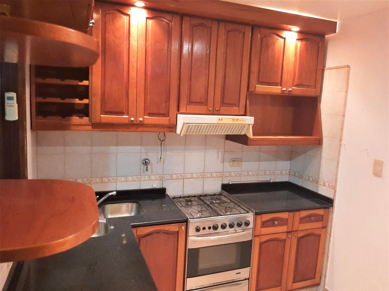 CASA EN VILLA LUZURIAGA, NUEVO PRECIO** CASA SOBRE LOTE PROPIO DE TRES AMBIENTES, GARAGE CUBIERTO — foto 6