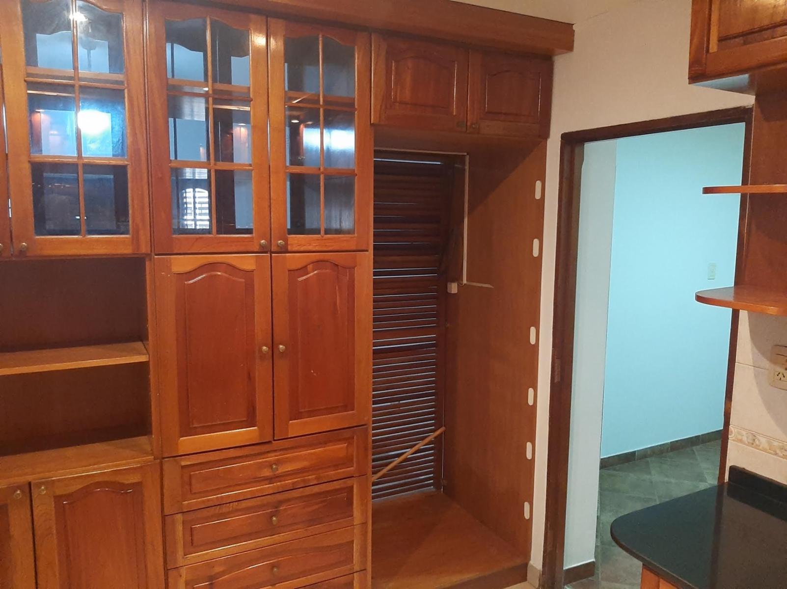 CASA EN VILLA LUZURIAGA, NUEVO PRECIO** CASA SOBRE LOTE PROPIO DE TRES AMBIENTES, GARAGE CUBIERTO — foto 7