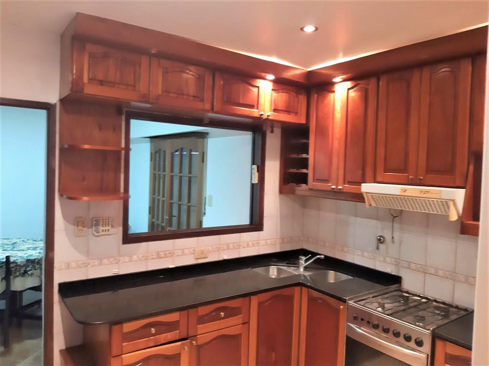 CASA EN VILLA LUZURIAGA, NUEVO PRECIO** CASA SOBRE LOTE PROPIO DE TRES AMBIENTES, GARAGE CUBIERTO — foto 8