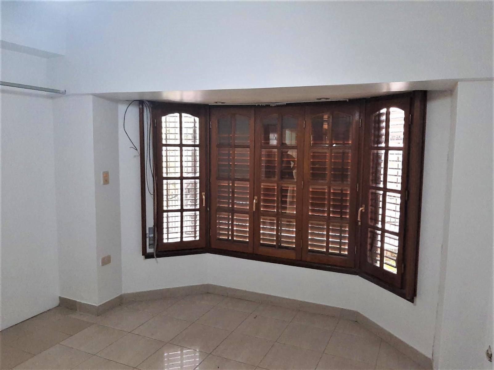 CASA EN VILLA LUZURIAGA, NUEVO PRECIO** CASA SOBRE LOTE PROPIO DE TRES AMBIENTES, GARAGE CUBIERTO — foto 11