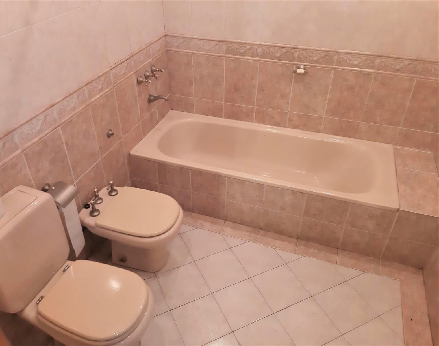 CASA EN VILLA LUZURIAGA, NUEVO PRECIO** CASA SOBRE LOTE PROPIO DE TRES AMBIENTES, GARAGE CUBIERTO — foto 14