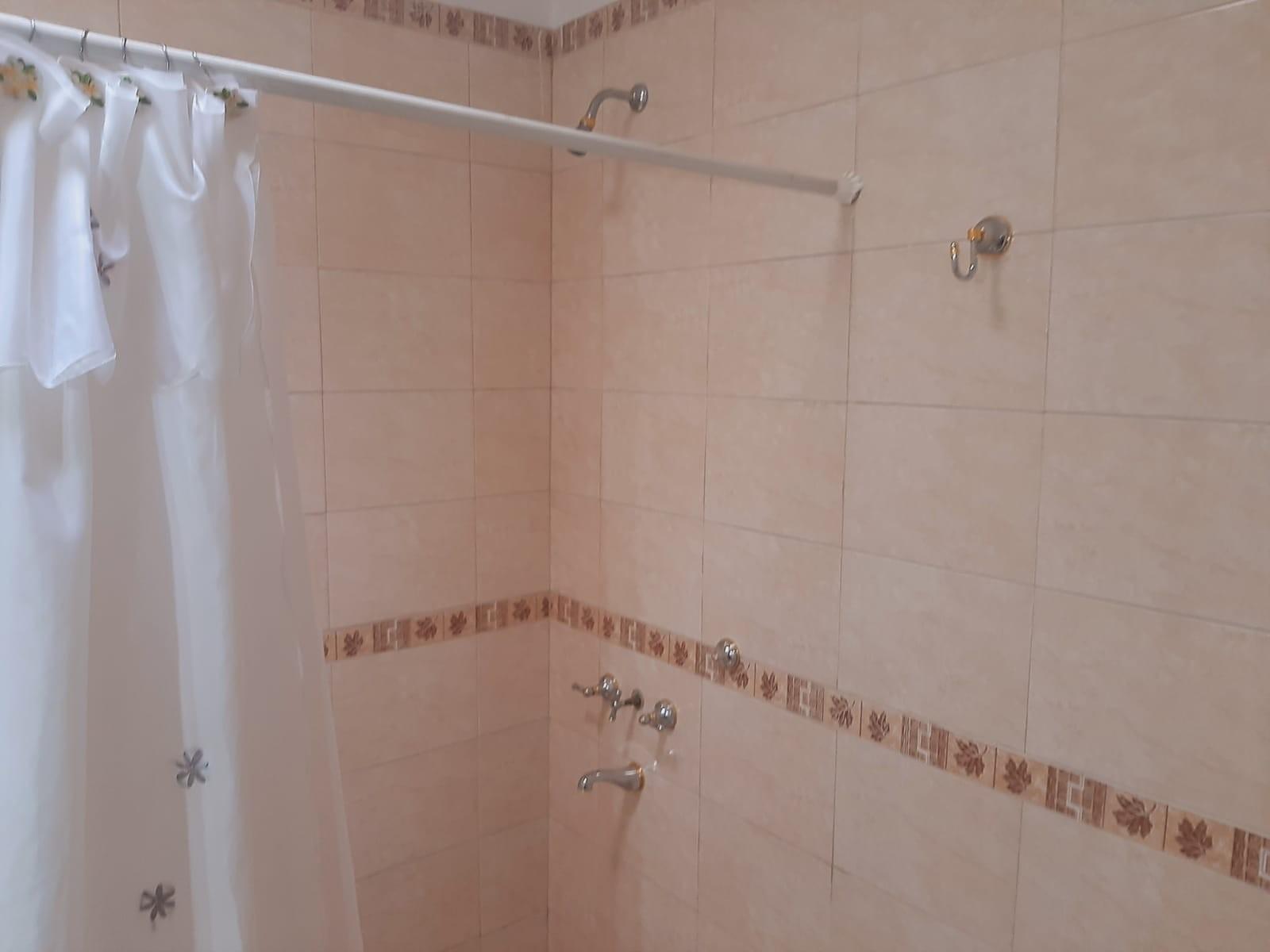 CASA, MAS DOS LOCALES MAS, LOTE, EN VILLA LUZURIAGA — foto 12