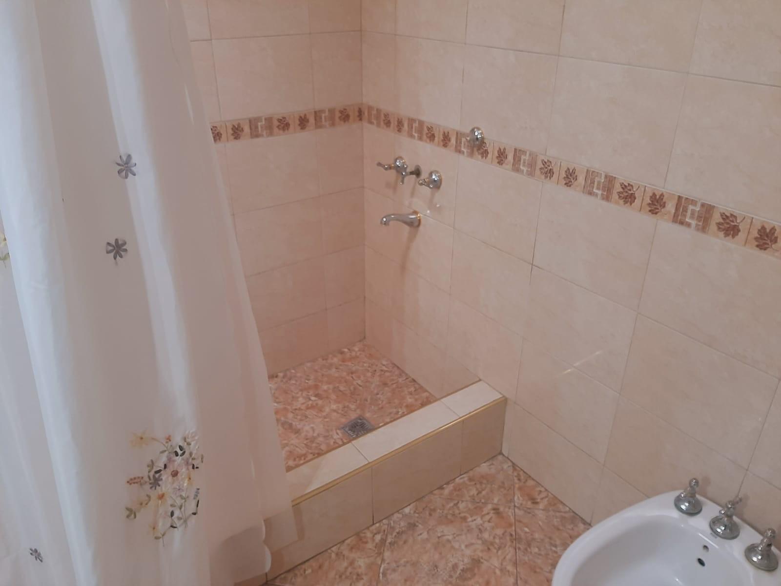 CASA, MAS DOS LOCALES MAS, LOTE, EN VILLA LUZURIAGA — foto 13