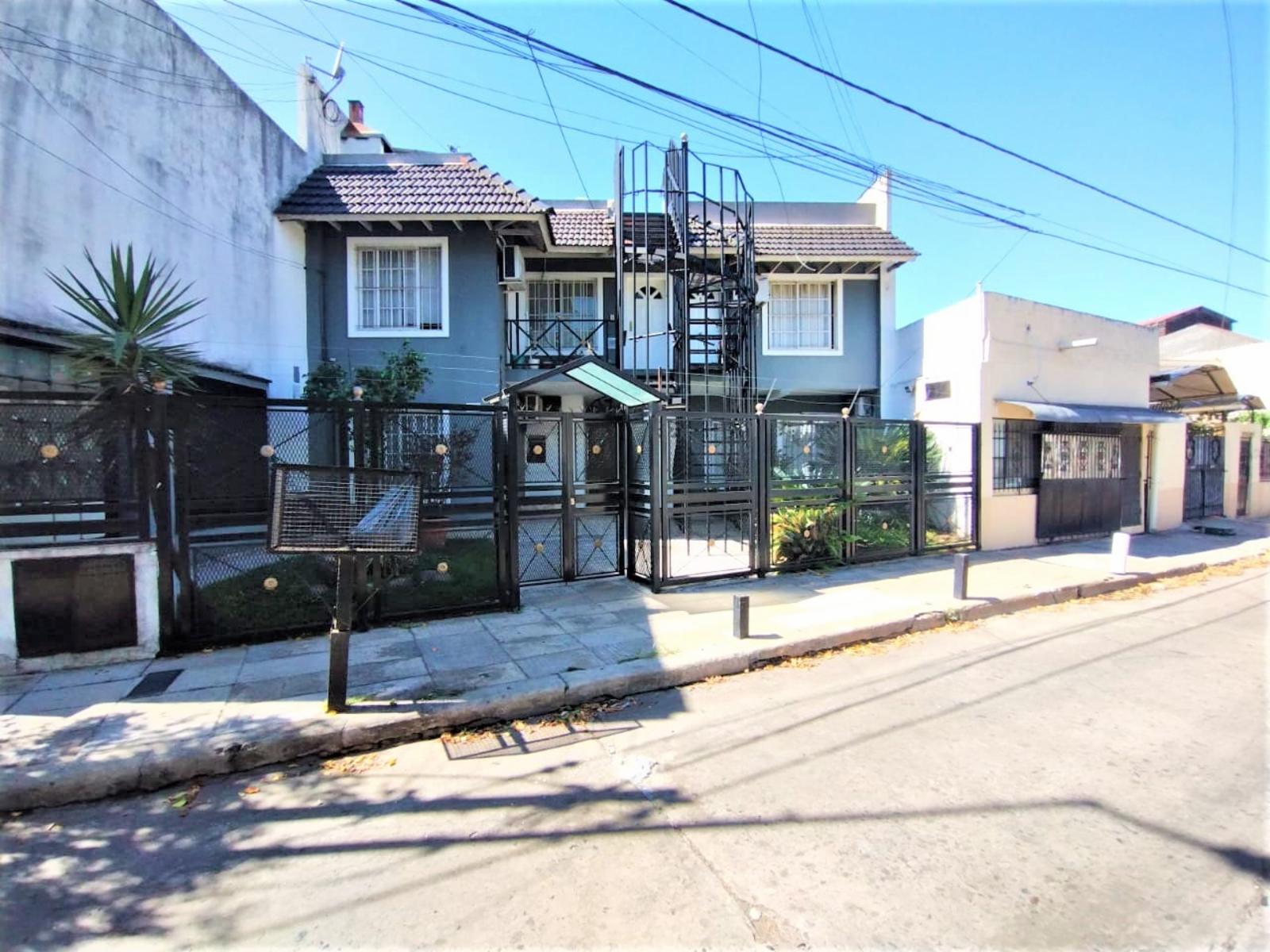 DEPARTAMENTO ,PH, CASA EN VENTA DE 2 AMBIENTES EN PLANTA BAJA CERCA DEL CENTRO DE MORÓN.