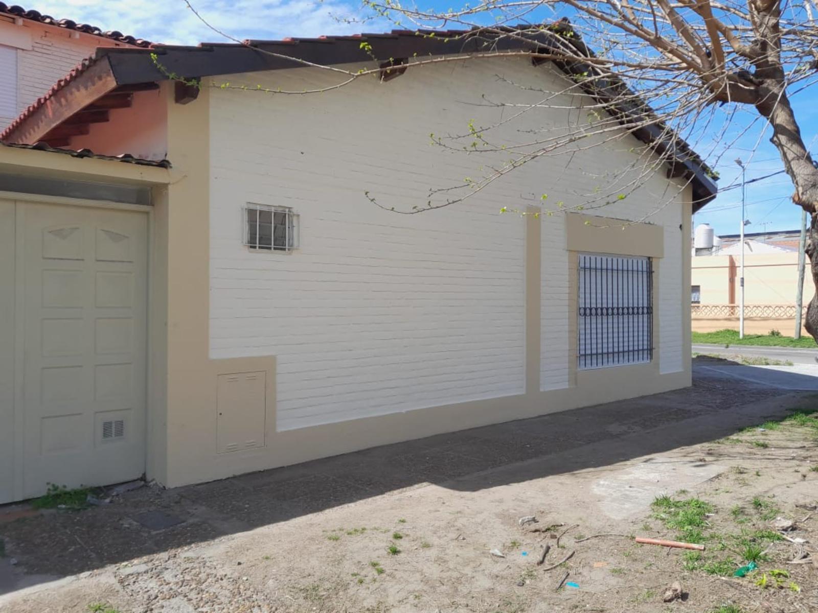 Casa con local - Loma Hermosa