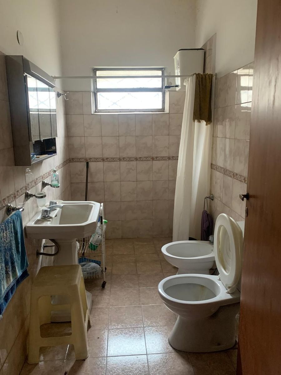 EXCELENTE PROPIEDAD CENTRICA CON LOCALES — foto 6