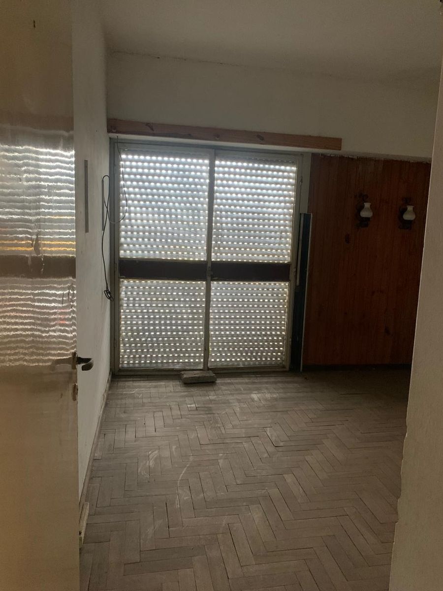 EXCELENTE PROPIEDAD CENTRICA CON LOCALES — foto 11