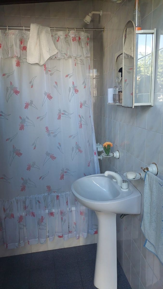 CASA TIPO AMERICANA EXCELENTE UBICACION — foto 14