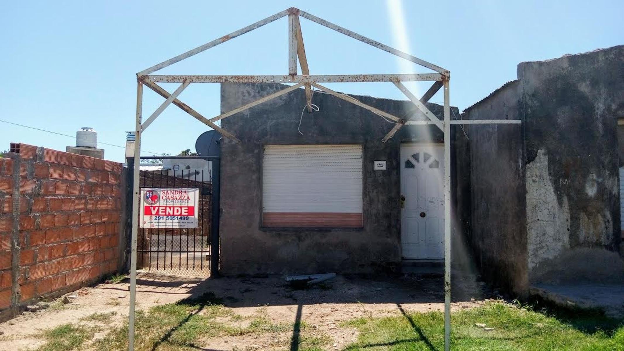 VENTA DE CASA CON DEPARTAMENTO INTERNO.
