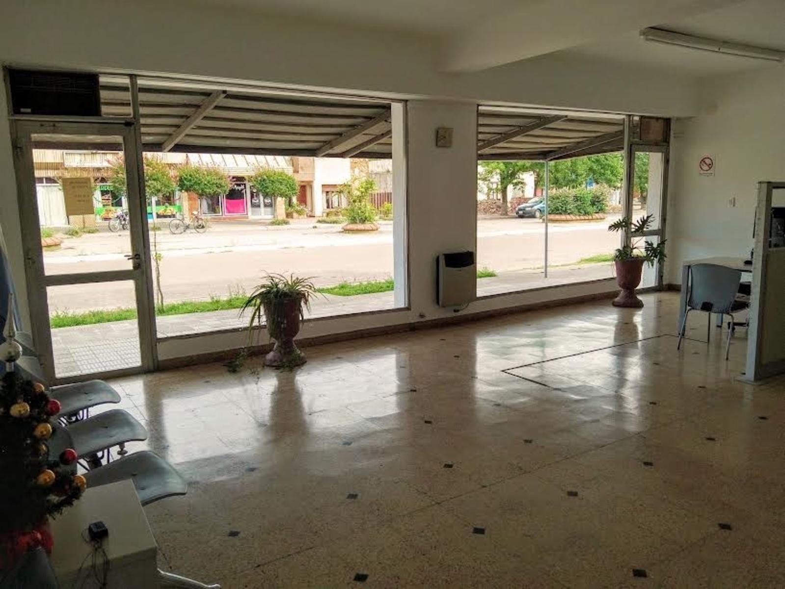 VENTA IMPORTANTE PROPIEDAD CON LOCAL COMERCIAL. - 2