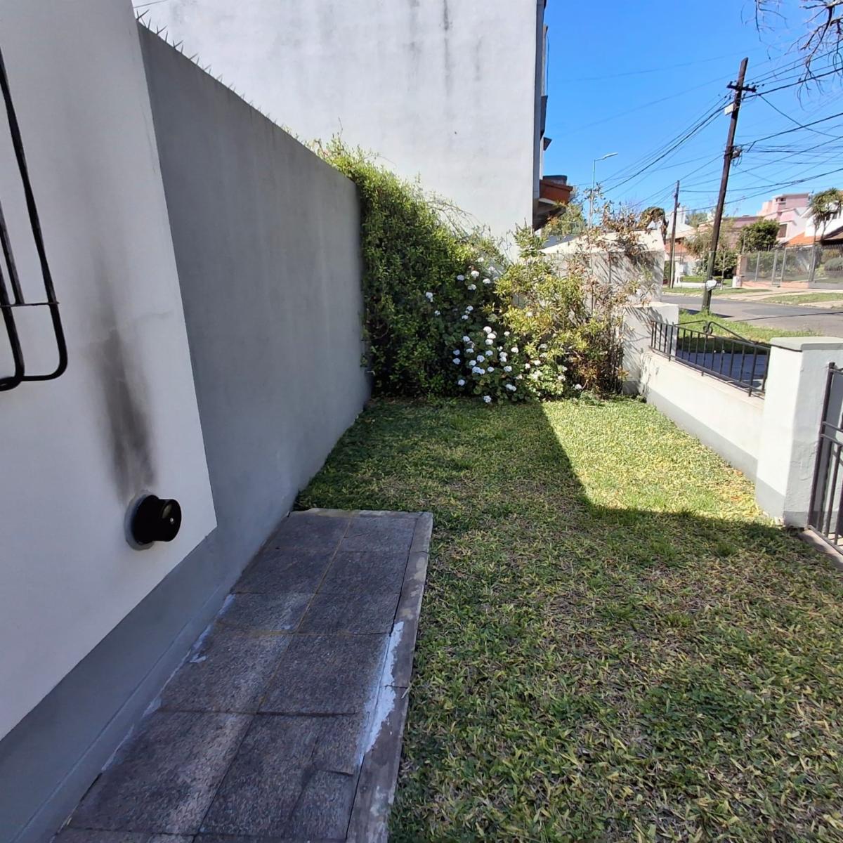 CHALET EN ESQUINA APTO CREDITO EN HERMOSO BARRIO — foto 2