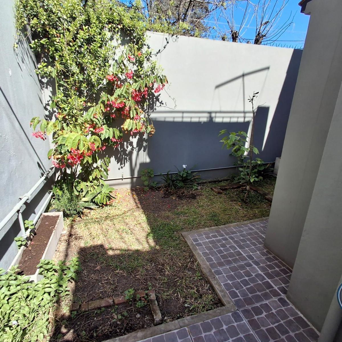 CHALET EN ESQUINA APTO CREDITO EN HERMOSO BARRIO — foto 9