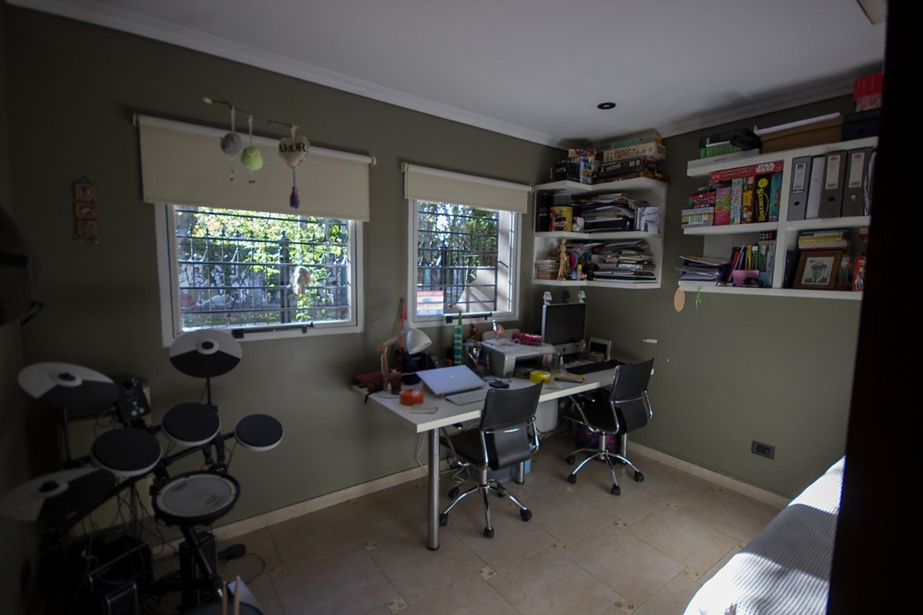 CHALET DE 3 AMBIENTES JARDIN Y COCHERA APTO CREDITO BANCARIO — foto 6