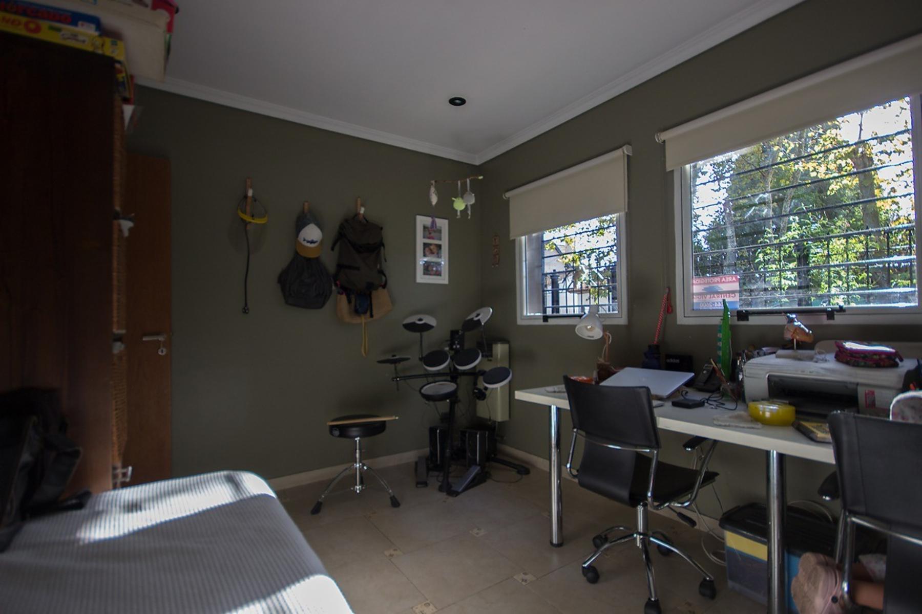 CHALET DE 3 AMBIENTES JARDIN Y COCHERA APTO CREDITO BANCARIO — foto 12