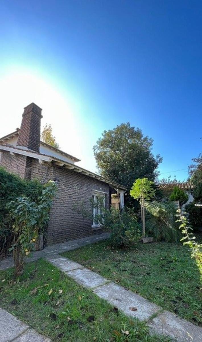 DOS CASAS EN AMPLIO LOTE EN CLAYPOLE CERCANO A LA ESTACION DE TREN — foto 3